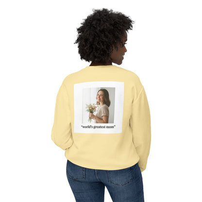 World's Greatest Mom Crewneck Sweatshirt – Floral Award Design, Mother's Day Gift